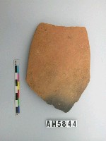 藏品(紅色細砂素面陶片)的圖片